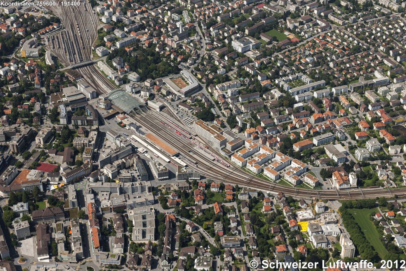 Chur: Bahnhof SBB/RhB, glasüberdachter Busbahnhof, Blickrichtung SW